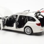 BMW 335i F31 Touring Alpine Blanco Paragon 1:18 - image 5 of 8