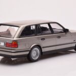 BMW 530i E34 Touring Gris Metalizado MCG 1:18 - image 2 of 6