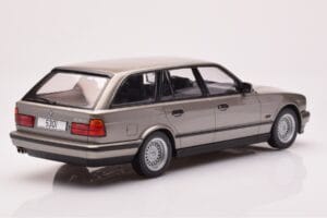 BMW 530i E34 Touring Gris Metalizado MCG 1:18 MCG18330 Metal - imagen 2 de 6