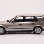 BMW 530i E34 Touring Gris Metalizado MCG 1:18 - image 3 of 6