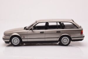 BMW 530i E34 Touring Gris Metalizado MCG 1:18 MCG18330 Metal - imagen 3 de 6