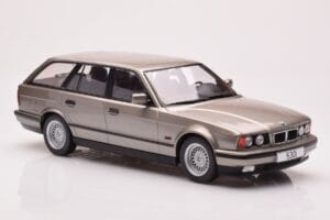 BMW 530i E34 Touring Gris Metalizado MCG 1:18 MCG18330 Metal - imagen 4 de 6