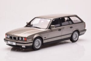 BMW 530i E34 Touring Gris Metalizado MCG 1:18 MCG18330