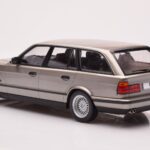 BMW 530i E34 Touring Gris Metalizado MCG 1:18 - image 5 of 6