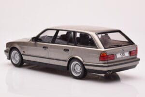 BMW 530i E34 Touring Gris Metalizado MCG 1:18 MCG18330 Metal - imagen 5 de 6