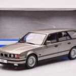 BMW 530i E34 Touring Gris Metalizado MCG 1:18 - image 6 of 6