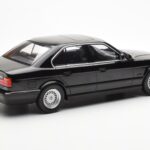 BMW 540i E34 Negro Metallic MCG 1:18 - image 2 of 6