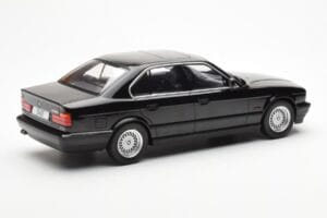 BMW 540i E34 Negro Metallic MCG 1:18 MCG18157 Metal - imagen 2 de 6