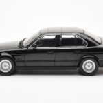 BMW 540i E34 Negro Metallic MCG 1:18 - image 3 of 6