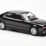 BMW 540i E34 Negro Metallic MCG 1:18 - image 4 of 6