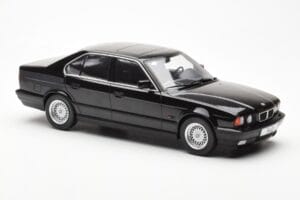 BMW 540i E34 Negro Metallic MCG 1:18 MCG18157 Metal - imagen 4 de 6