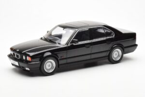 BMW 540i E34 Negro Metallic MCG 1:18 MCG18157