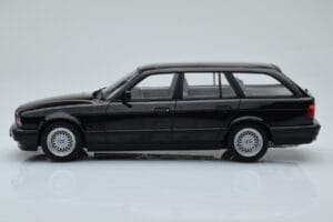 BMW 540i E34 Touring Negro Metalizado MCG 1:18 MCG18329 Metal - imagen 3 de 6