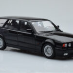 BMW 540i E34 Touring Negro Metalizado MCG 1:18 - image 4 of 6