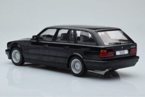 BMW 540i E34 Touring Negro Metalizado MCG 1:18 MCG18329 Metal - imagen 5 de 6