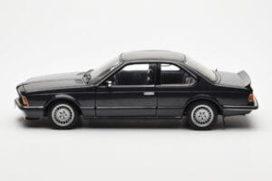 BMW 635 CSi E24 Diamant Negro Metálico AUTOart 1:18 70521 Metal - imagen 4 de 8