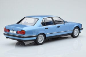 BMW 7 Series E32 730i Azul MCG 1:18 MCG18160 Metal - imagen 2 de 5