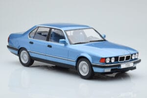 BMW 7 Series E32 730i Azul MCG 1:18 MCG18160 Metal - imagen 3 de 5