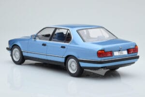 BMW 7 Series E32 730i Azul MCG 1:18 MCG18160 Metal - imagen 4 de 5