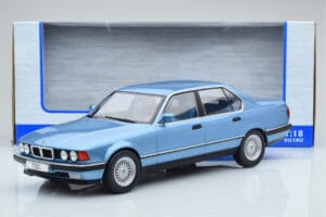 BMW 7 Series E32 730i Azul MCG 1:18 MCG18160 Metal - imagen 5 de 5