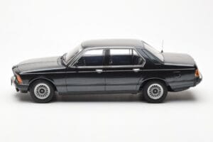 BMW 733i E23 Negro Metallic KK-Scale 1:18 KKDC180101 Metal - imagen 3 de 6