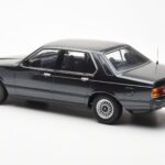 BMW 733i E23 Negro Metallic KK-Scale 1:18 - image 5 of 6