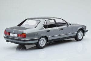 BMW 7 Series E32 740i Plata MCG 1:18 MCG18161 Metal - imagen 2 de 5