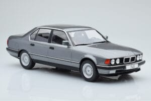 BMW 7 Series E32 740i Plata MCG 1:18 MCG18161 Metal - imagen 3 de 5