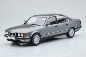 BMW 7 Series E32 740i Plata MCG 1:18 MCG18161 Metal