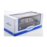 BMW 750i E32 Negro MCG 1:18 - image 3 of 3