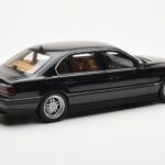 BMW 750iL E38 Negro Otto 1:18 - image 2 of 6