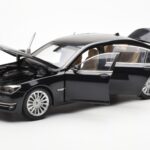BMW 750Li F02 Facelift Carbon Negro Kyosho 1:18 - image 2 of 8