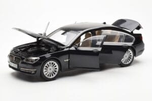BMW 750Li F02 Facelift Carbon Negro Kyosho 1:18 08784BK Metal - imagen 2 de 8
