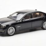 BMW 750Li F02 Facelift Carbon Negro Kyosho 1:18