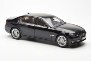 BMW 750Li F02 Facelift Carbon Negro Kyosho 1:18 08784BK Metal - imagen 6 de 8