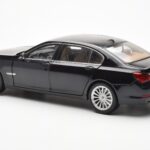 BMW 750Li F02 Facelift Carbon Negro Kyosho 1:18 - image 7 of 8