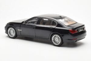 BMW 750Li F02 Facelift Carbon Negro Kyosho 1:18 08784BK Metal - imagen 7 de 8