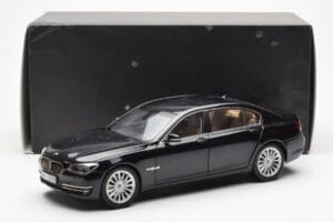 BMW 750Li F02 Facelift Carbon Negro Kyosho 1:18 08784BK Metal - imagen 8 de 8