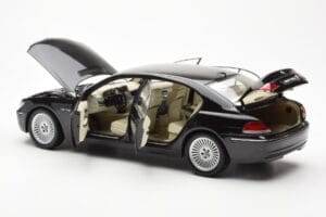 BMW 760Li E66 Negro Kyosho 1:18 08572BK Metal - imagen 5 de 9