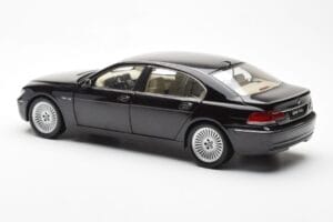 BMW 760Li E66 Negro Kyosho 1:18 08572BK Metal - imagen 7 de 9