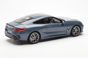BMW 850i G15 Barcelona Blue Metallic Norev 1:18 80432450995 Metal - imagen 3 de 8