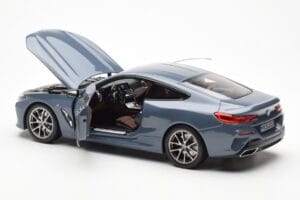 BMW 850i G15 Barcelona Blue Metallic Norev 1:18 80432450995 Metal - imagen 5 de 8