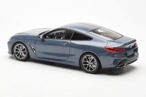 BMW 850i G15 Barcelona Blue Metallic Norev 1:18 80432450995 Metal - imagen 7 de 8