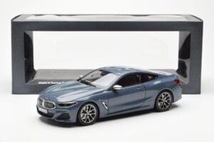 BMW 850i G15 Barcelona Blue Metallic Norev 1:18 80432450995 Metal - imagen 8 de 8