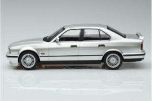 BMW Alpina B10 4.6 E34 Plata MCG 1:18 MCG18231 Metal - imagen 3 de 5