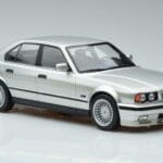 BMW Alpina B10 4.6 E34 Plata MCG 1:18 MCG18231 Metal - image 4 of 5