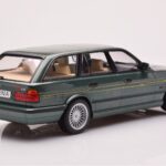 BMW Alpina B10 E34 Touring Verde Oscuro MCG 1:18 - image 2 of 6