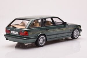 BMW Alpina B10 E34 Touring Verde Oscuro MCG 1:18 MCG18331 Metal - imagen 2 de 6