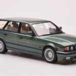 BMW Alpina B10 E34 Touring Verde Oscuro MCG 1:18 - image 4 of 6