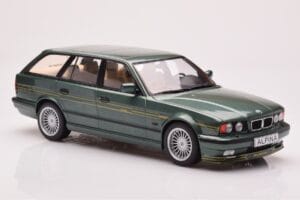 BMW Alpina B10 E34 Touring Verde Oscuro MCG 1:18 MCG18331 Metal - imagen 4 de 6